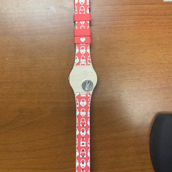 Perfect for Valentines Day!Swatch 2015 Unlock My Heart Watch - Picture 5 of 5